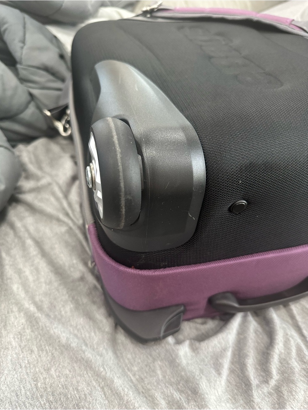 EUC eBags Mobile Office/Carry On Rolling Bag in Eggplant Purple - Picture 14 of 16